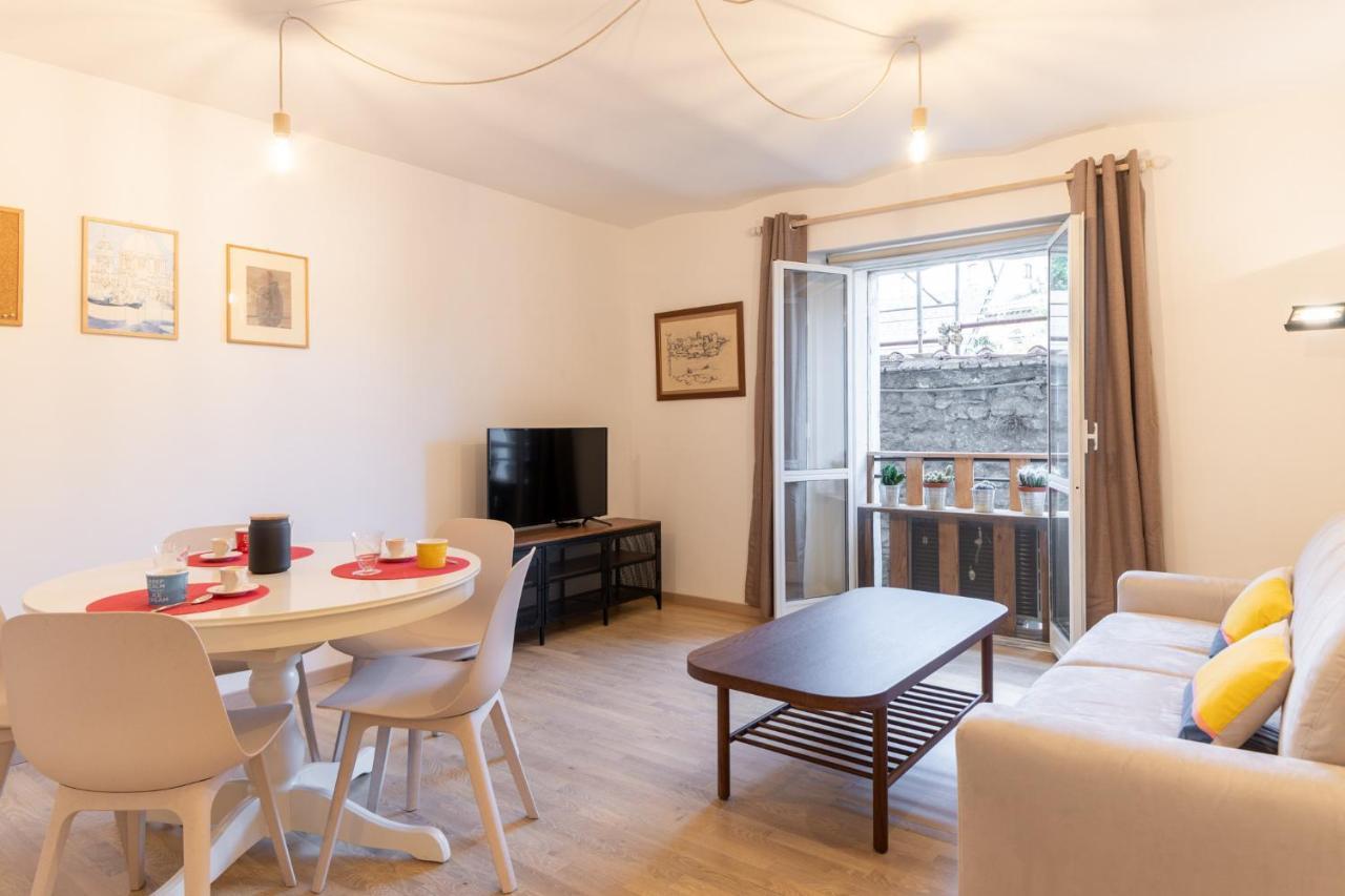Domus Domi Barberini Sq. Apartment