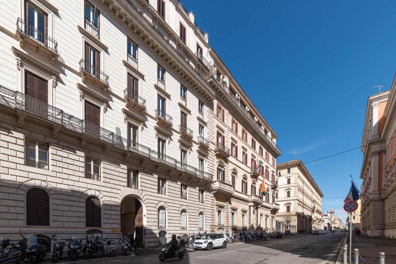 Domus Domi Barberini Sq. Apartment *